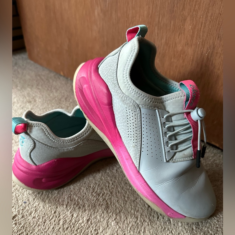 Clove Women's Gray and Pink Sneakers